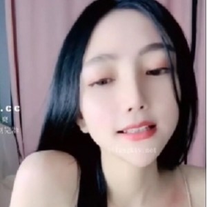 猫猫女神重磅回归，妖艳甜美脸蛋儿精选1V视频下载
